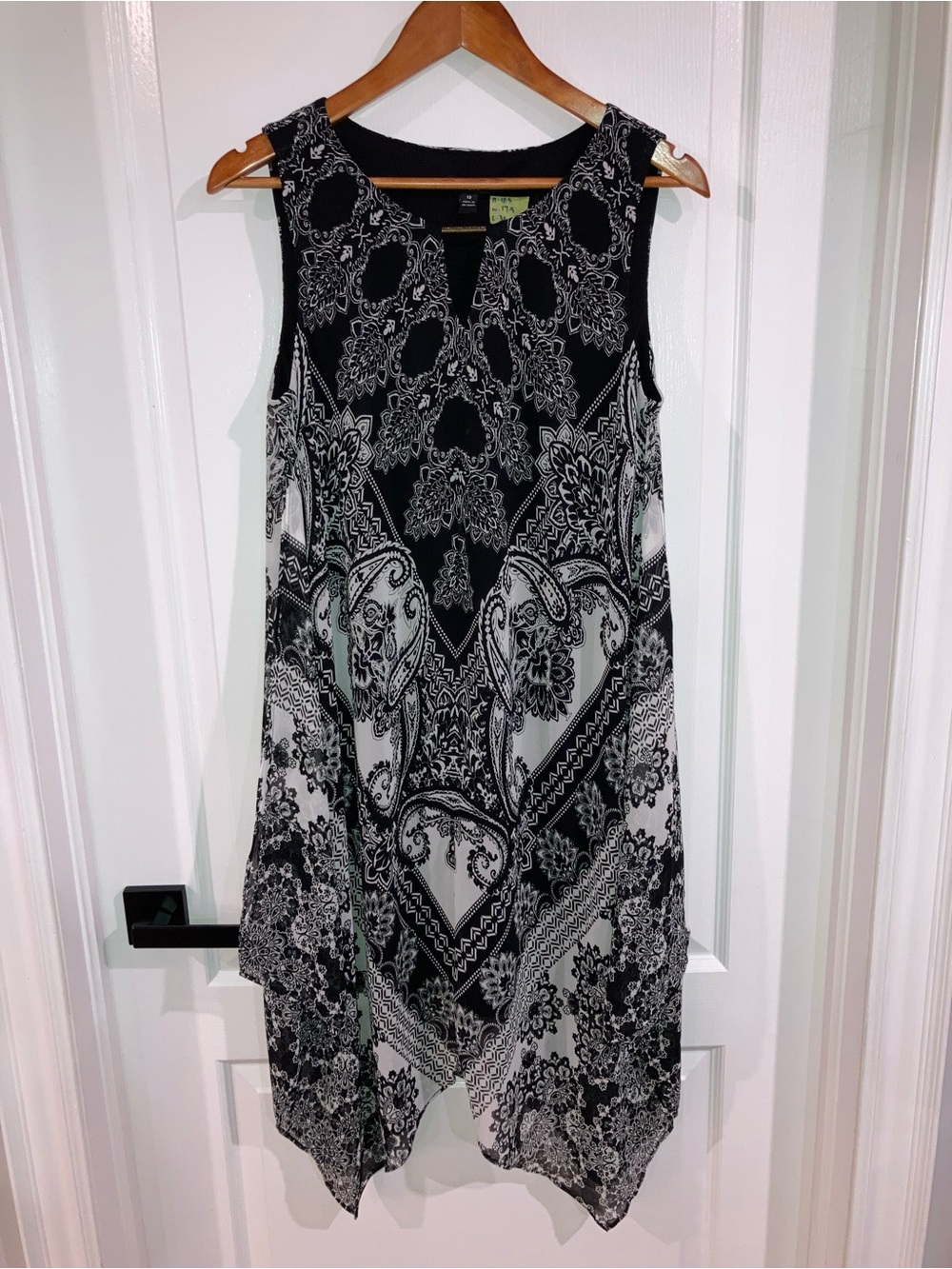 MSK Black & White Paisley Handkerchief Hem Dress - size 12